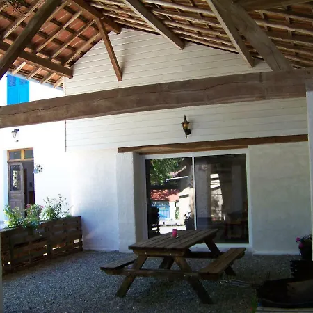 Gite, Jacuzzi & Vin Au Grenier De Semesterbostad *