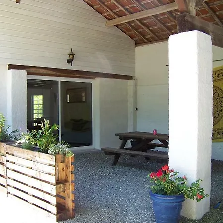 Gite, Jacuzzi & Vin Au Grenier De