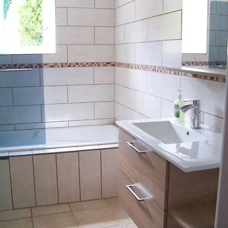 Holiday home Gite, Jacuzzi & Vin Au Grenier De *
