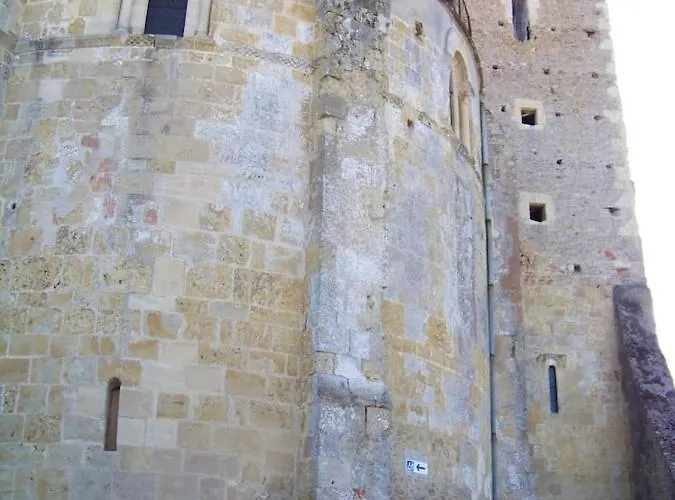 Ferienhaus Gite, Jacuzzi & Vin Au Grenier De *